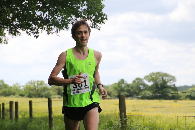 photo 1347 of a runner