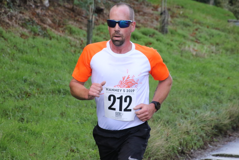 photo 0543 of a runner